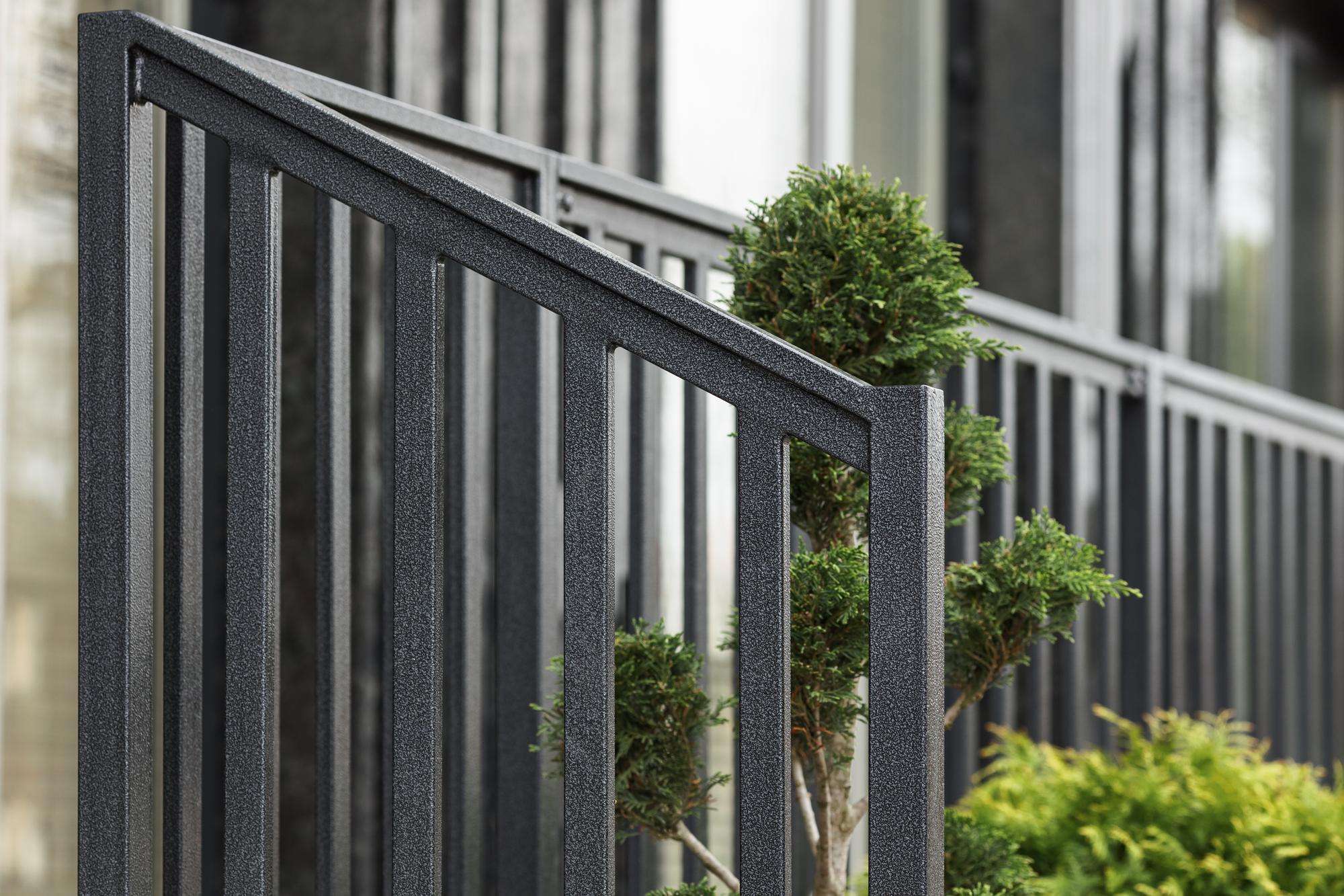 nowoczesne-ogrodzenia-metalowe-styl-i-bezpieczenstwo