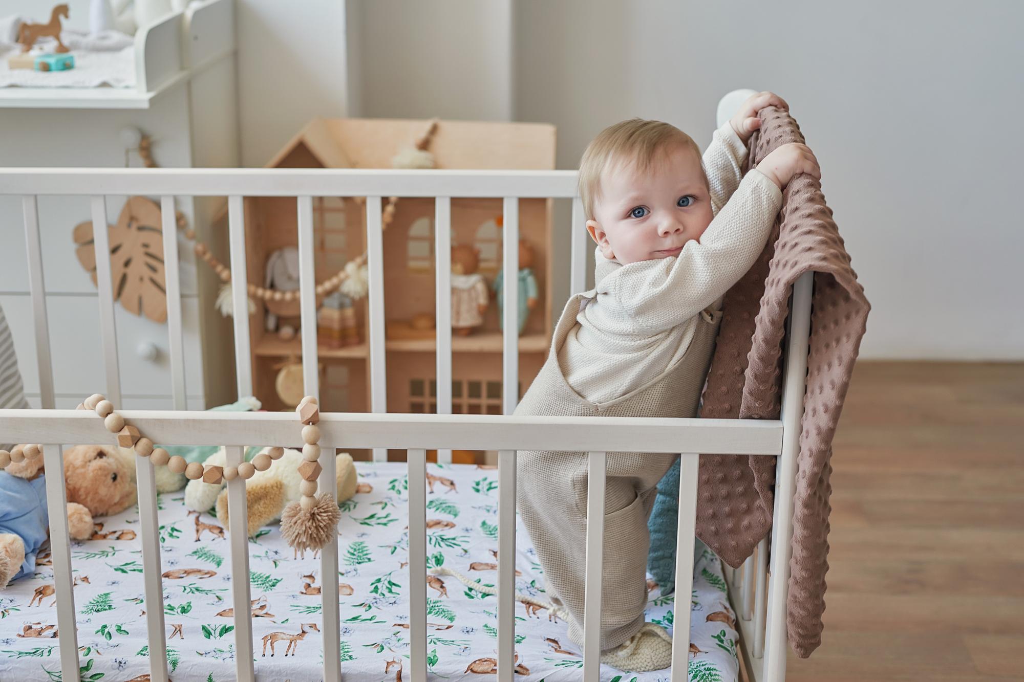 2. Bezpieczne łóżko niemowlęce - normy i certyfikaty