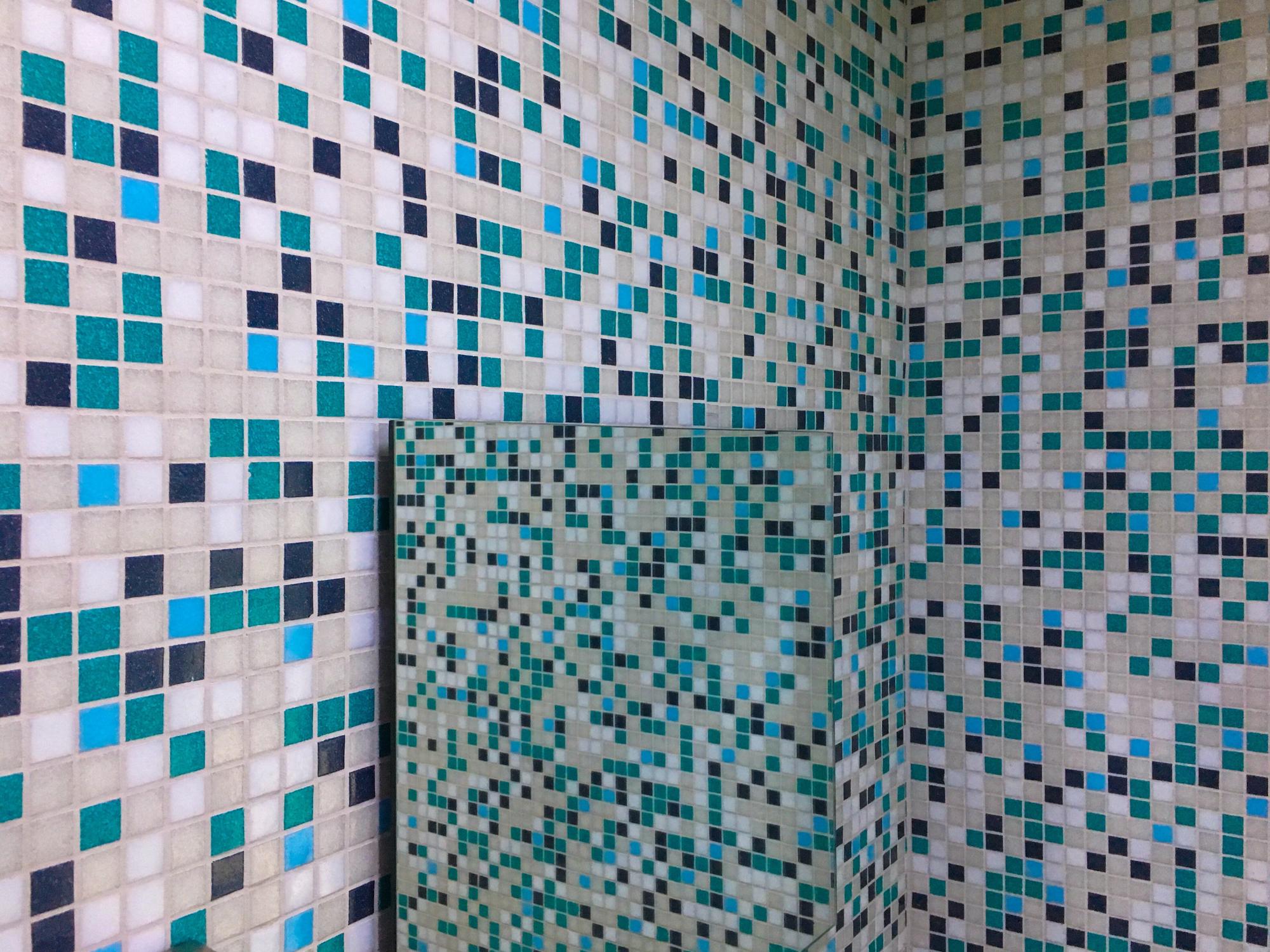 2. Mozaiki z płytek w łazience - dlaczego warto