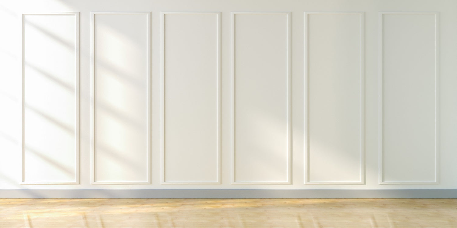 Białe listwy przypodłogowe - elementy stylu w Twoim domu