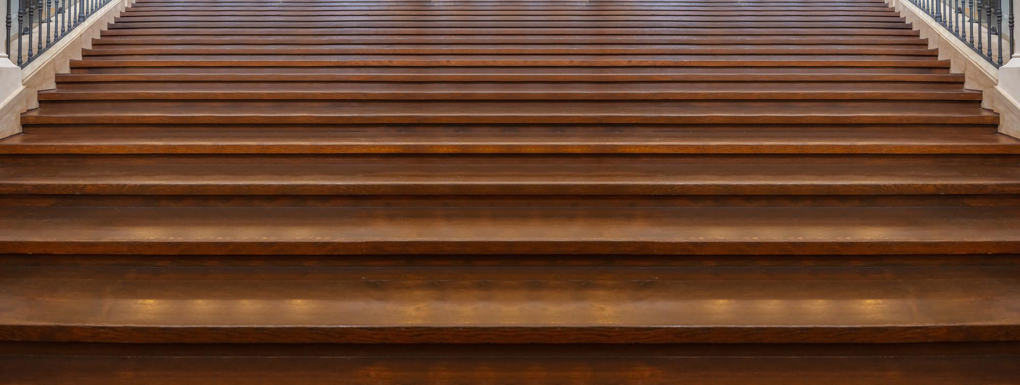 listwa-do-paneli-na-schody-element-ktory-odmieni-wnetrze