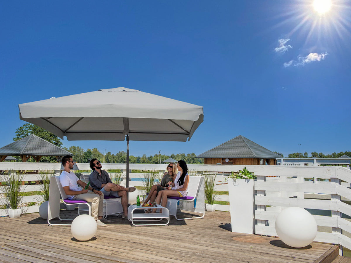 solidny-parasol-ogrodowy-klucz-do-komfortu-na-zewnatrz