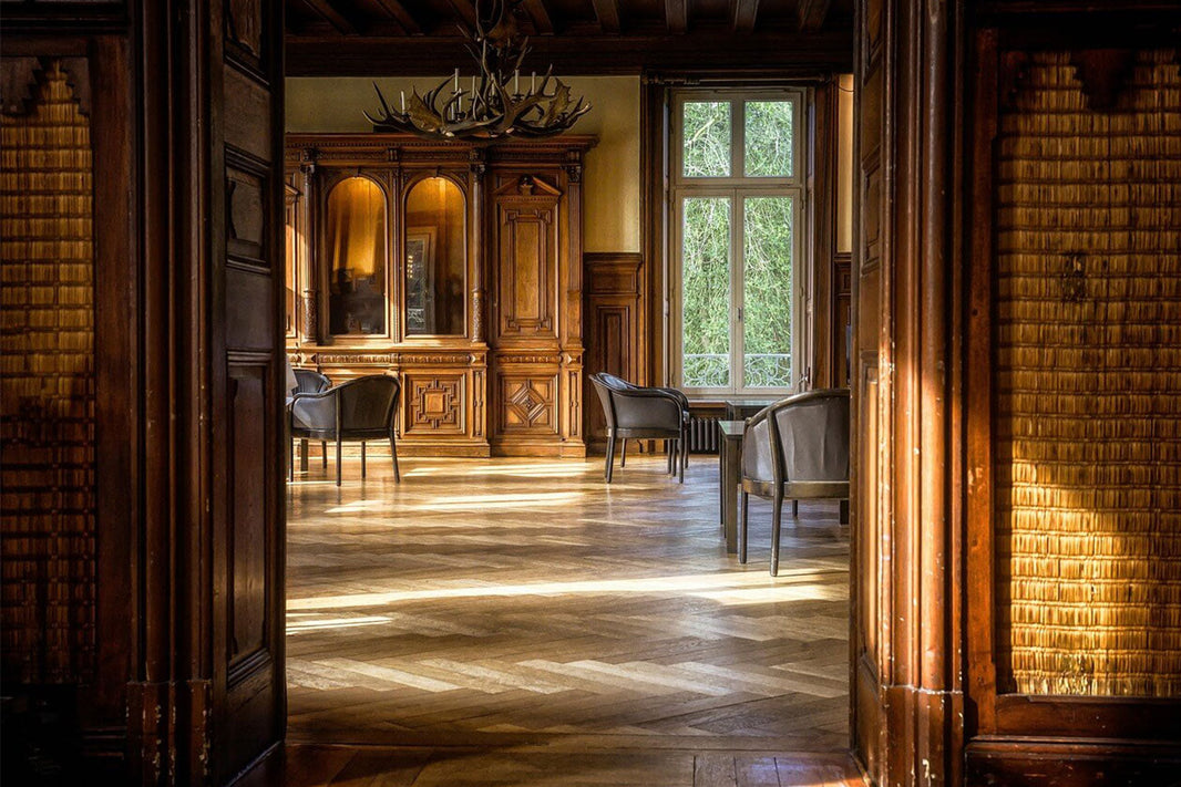 Popularne gatunki drewna stosowane w produkcji drzwi drewnianych