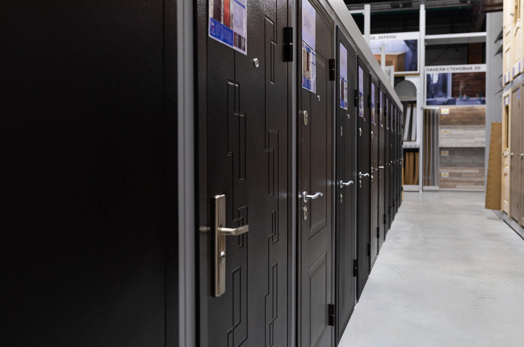 Wymiana drzwi zewnętrznych w starym domu – co warto wiedzieć przed remontem