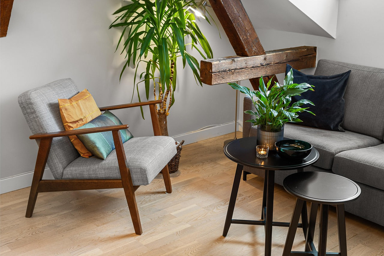 Panele podłogowe w nowoczesnym wnętrzu – na co zwrócić uwagę przy wyborze?