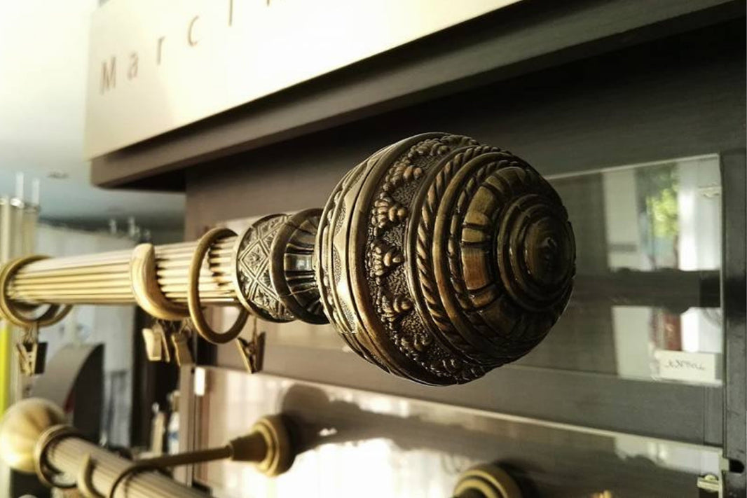 Karnisze metalowe czy szyny sufitowe co wybrać do nowoczesnego wnętrza?