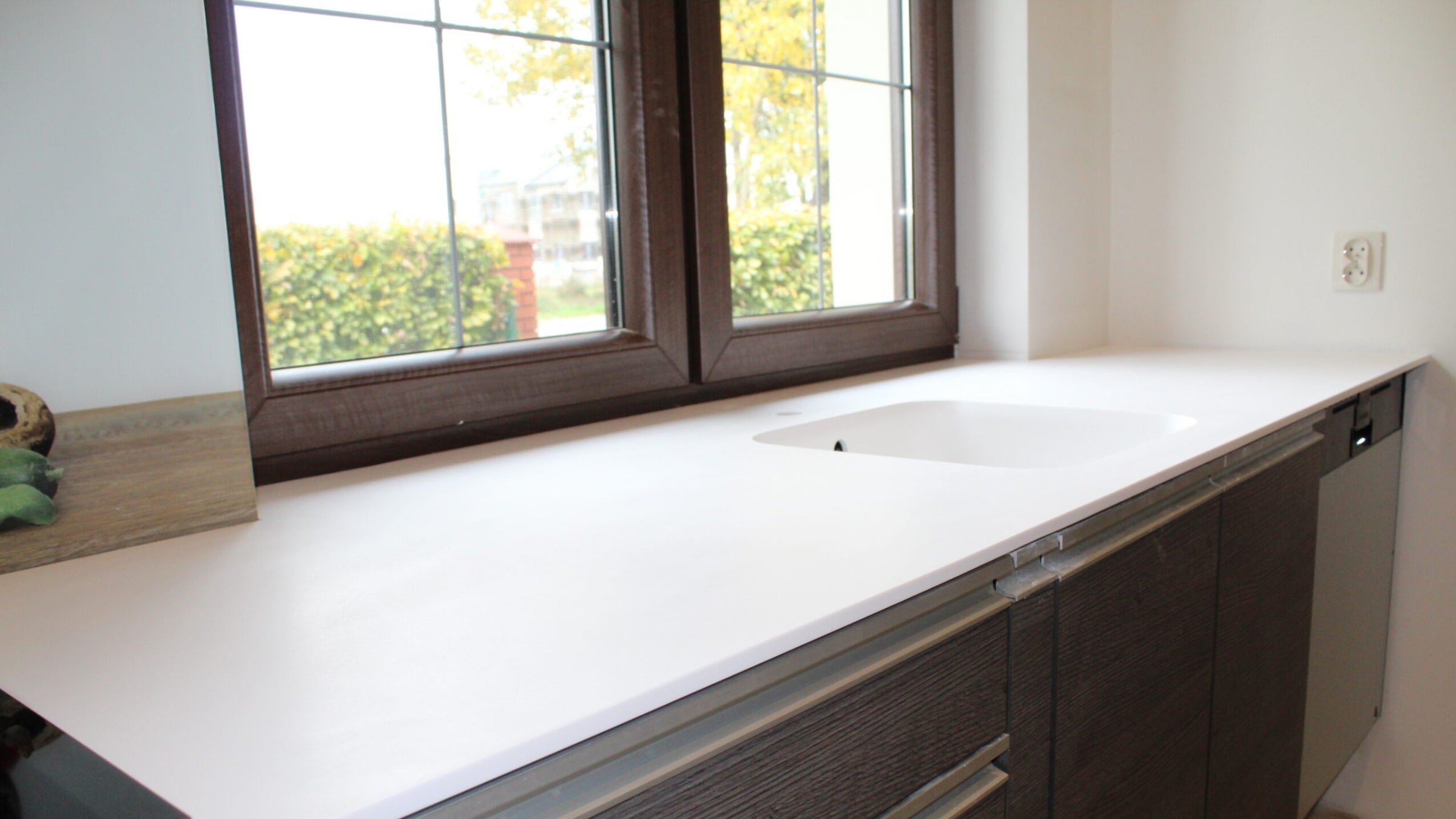 Dlaczego nowoczesne blaty z solid surface to hit w projektach wnętrz?