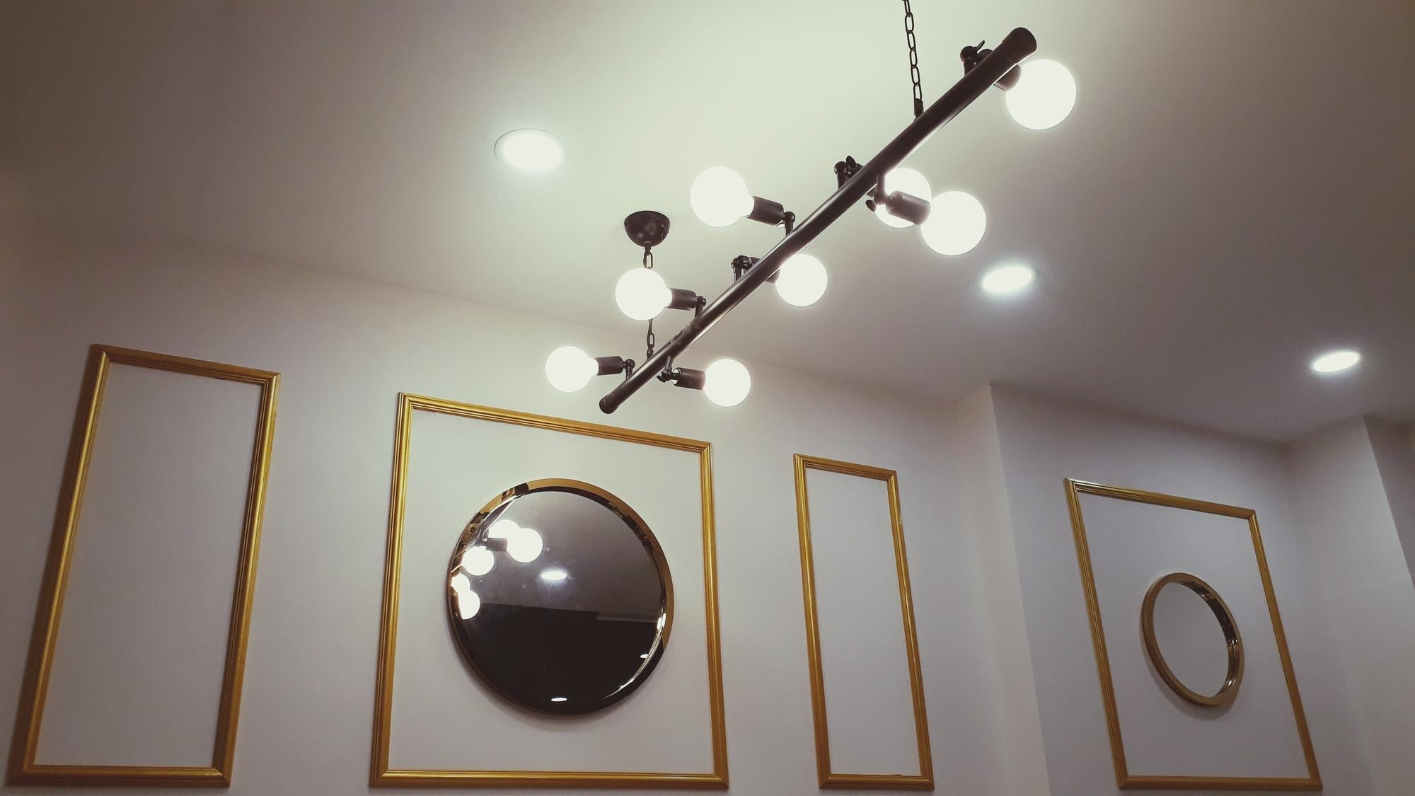 2. Nowoczesne lampy kule - połączenie funkcji i formy