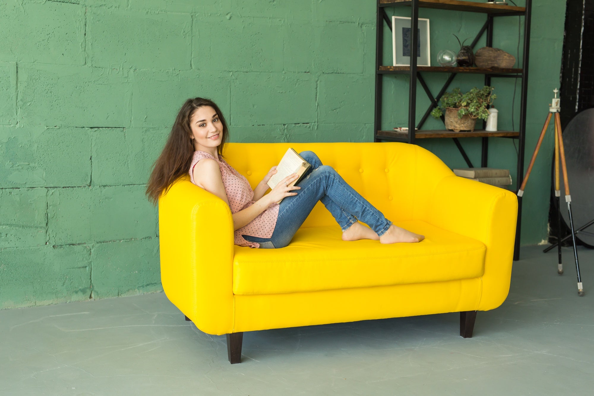 Dlaczego warto wybrać nowoczesną sofę młodzieżową?