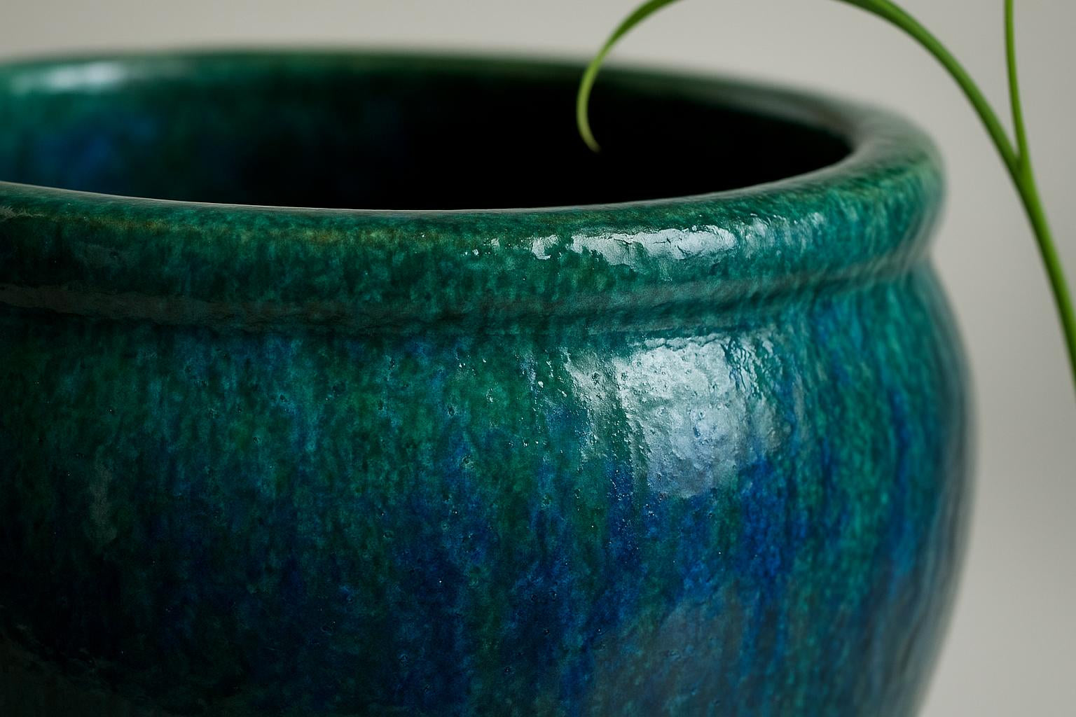 Donice ceramiczne szkliwione duże: trwałość i estetyka